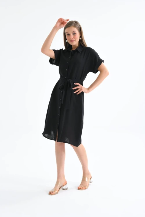 23109 SİYAH YAKALI BOYDAN DÜĞMELİ KISA KOLLU ASTARSIZ DİZ ALTI ELBİSE