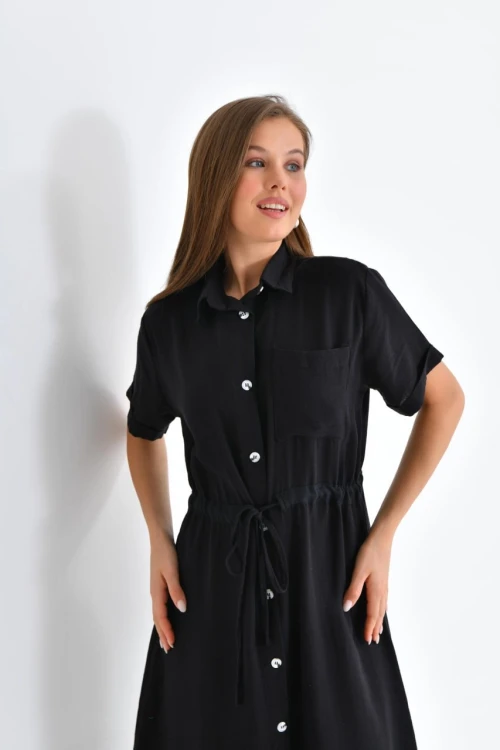 23109 SİYAH YAKALI BOYDAN DÜĞMELİ KISA KOLLU ASTARSIZ DİZ ALTI ELBİSE