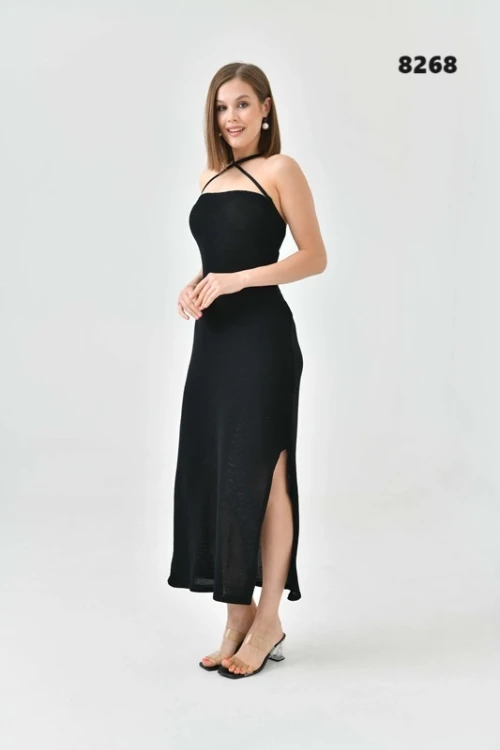8268 SİYAH OMUZ VE SIRT ASKI DETAYLI UZUN ASTARSIZ YIRTMAÇLI TRİKO ELBİSE