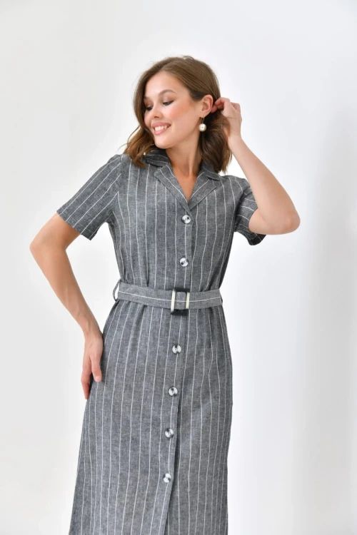 E058 ANTRASİT YAKALI ÖNDEN DÜĞMELİ DİK ÇİZGİLİ KEMERLİ DİZ ALTI ELBİSE