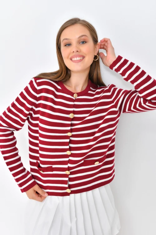 10334 KADIN BORDO YAKASIZ CEP VE DÜĞME DETAYLI ÖRME CEKET