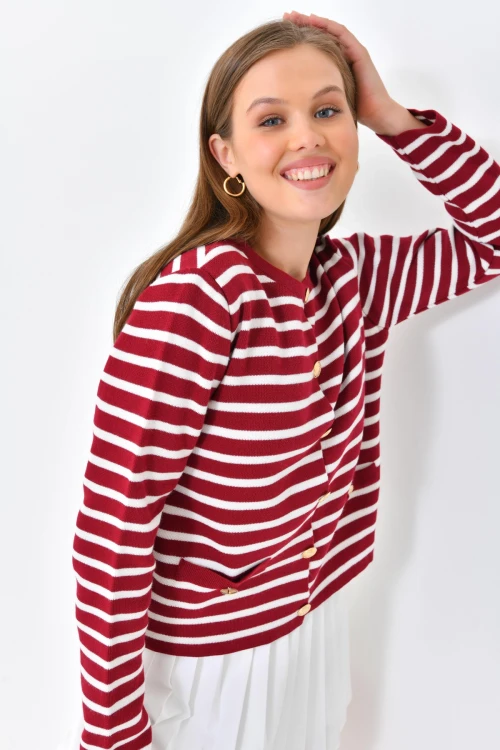 10334 KADIN BORDO YAKASIZ CEP VE DÜĞME DETAYLI ÖRME CEKET