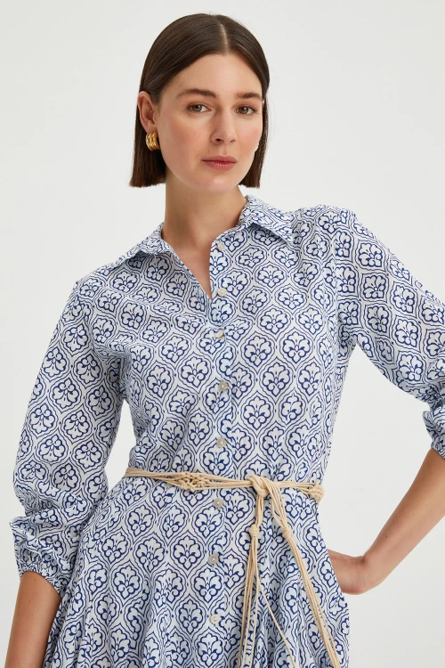 Kadın Eteği Volanlı Desenli Deri Kemerli Gömlek Elbise