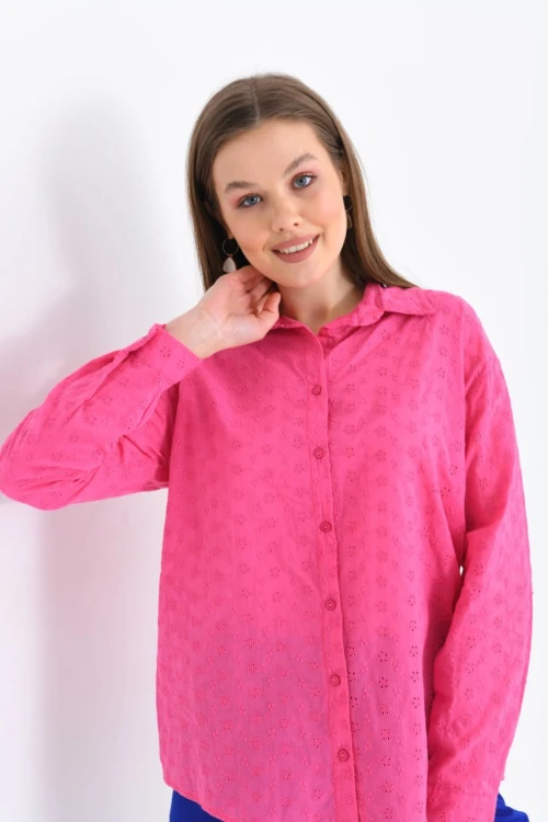 Motifli Kadın Gömlek Delikli Desen Klasik Kadın Gömlek Fuşya - 23081