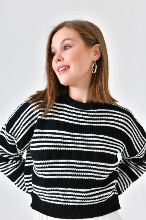 KADIN SİYAH BİSİKLET YAKA ÇİFT RENK ÇİZGİLİ MODEL KAZAK