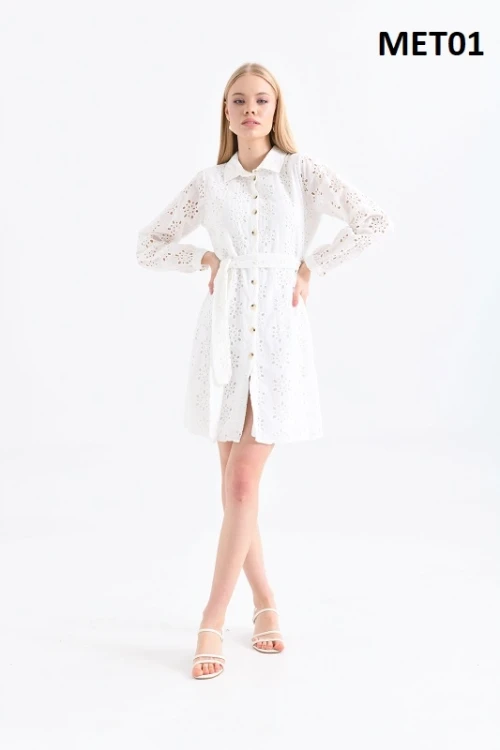 MET01 BEYAZ DELİKLİ MOTİFLİ YAKALI UZUN KOL KOL VE ÖN DÜĞMELİ KEMERLİ DİZ ALTI ELBİSE