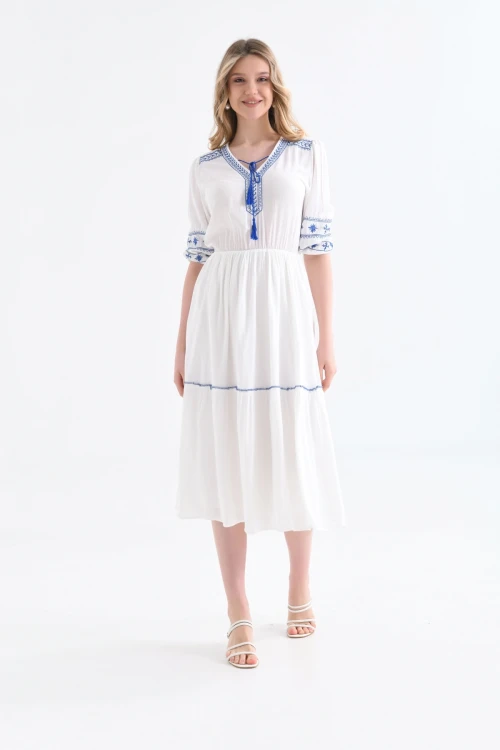 V Yaka Nakış Detaylı Volanlı Elbise