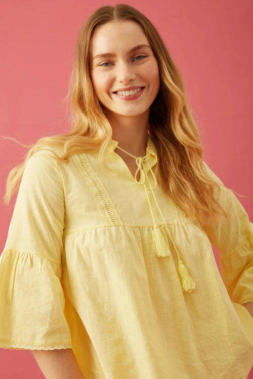 Volanlı Yaka Bağlamalı Sarı Bluz