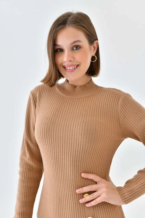 Kadın Elbise Dik Yaka Yırtmaçlı Eteği Düğmeli Elbise Camel - 10581