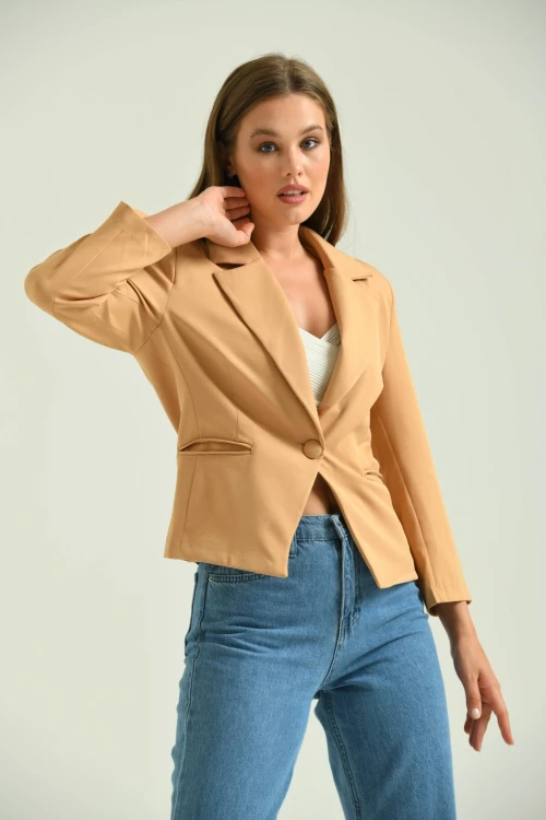 Kadın Blazer Ceket Bel Boy Vatkalı Tek Düğmeli Blazer Bej - T026
