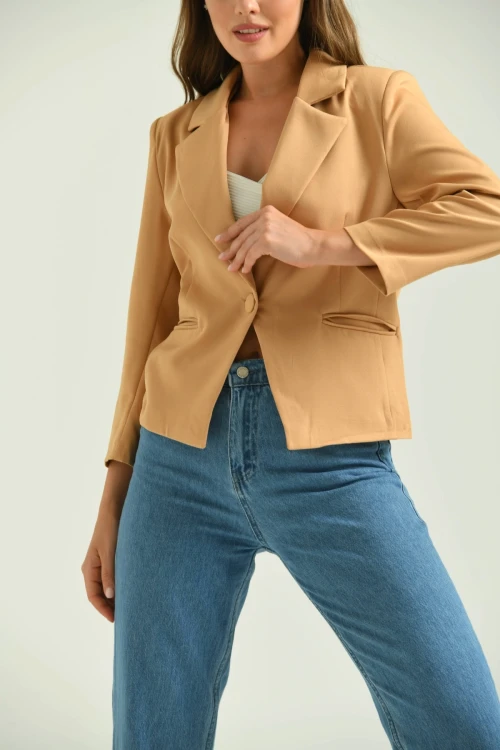 Kadın Blazer Ceket Bel Boy Vatkalı Tek Düğmeli Blazer Bej - T026