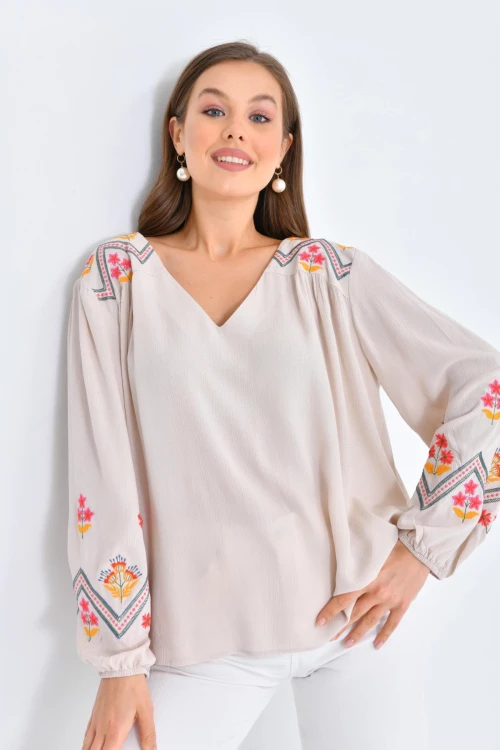 Kadın Bluz Omuz ve Kolları İşlemeli Büzgülü Kadın Bluz Bej - 33035