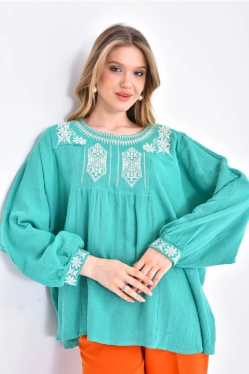 Kadın Bluz Yuvarlak Yaka Yaka ve Bilek İşlemeli Bluz Kadın Bluz Yeşil - 33032