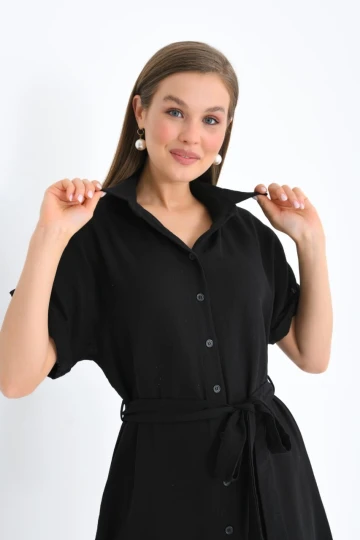 23109 SİYAH YAKALI BOYDAN DÜĞMELİ KISA KOLLU ASTARSIZ DİZ ALTI ELBİSE