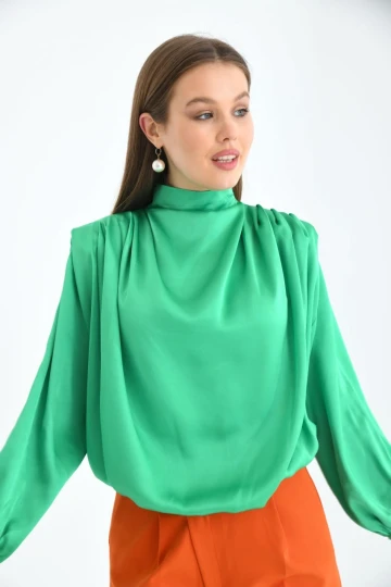 Kadın Gömlek Arkası Fermuarlı Vatkalı Omuz Dökümlü Saten Gömlek Yeşil - 30050