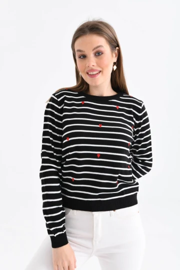 Kadın Kazak Çizgi ve Kalp Desenli Kazak Siyah - 10156