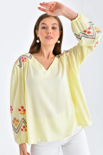 Kadın Bluz Omuz ve Kolları İşlemeli Büzgülü Kadın Bluz Sarı - 33035