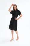 23109 SİYAH YAKALI BOYDAN DÜĞMELİ KISA KOLLU ASTARSIZ DİZ ALTI ELBİSE